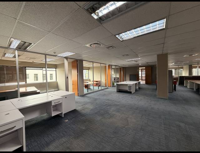 890M² OFFICE TO LET IN DE WATERKANT